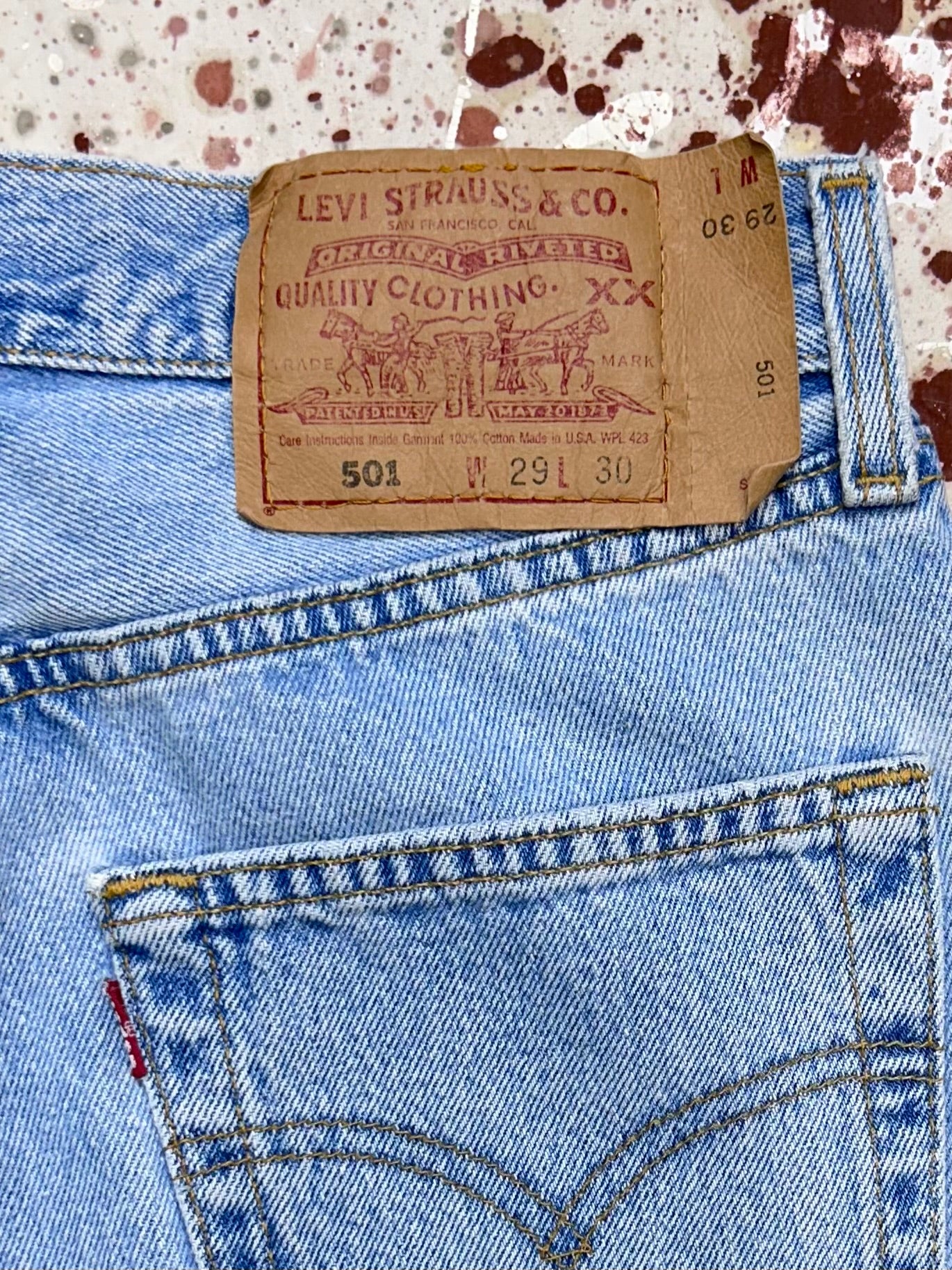 Vintage Levi USA Made 501 Women's Light Wash Denim Jeans (JYJ0324-097)