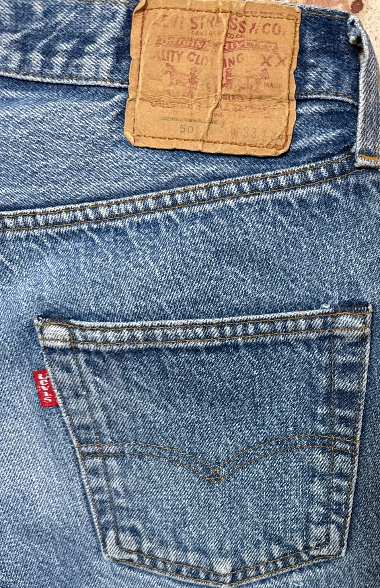 Vintage Levi USA made 501 Transitional Tag, Black Bar Tac Pockets, Super Wash, Tracks, Denim Jeans (JYJ-12725)