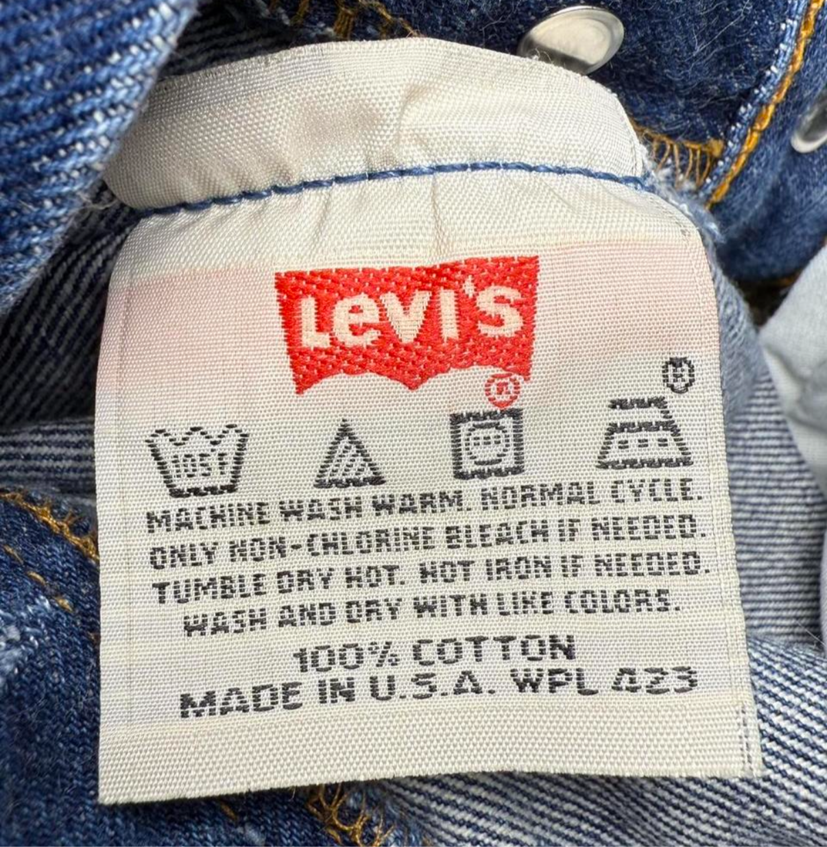 Vintage USA made Levis 501 Dark Like New, Tagged Size 25"x30"