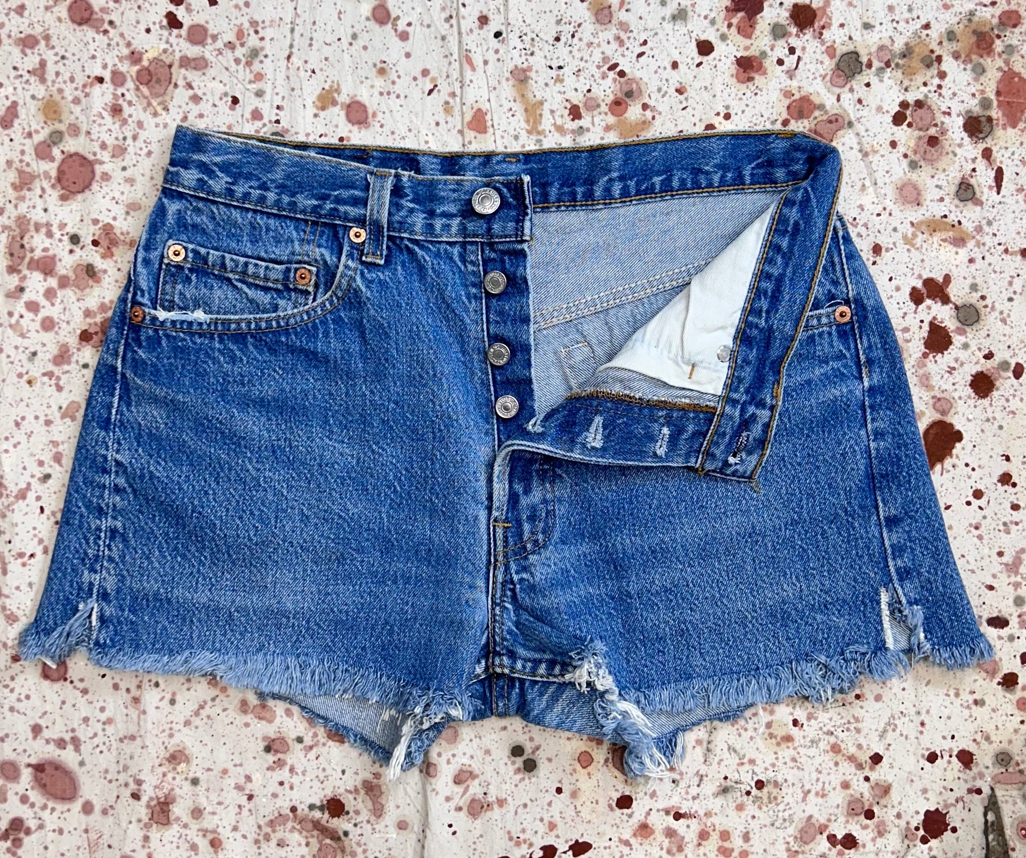 Vintage USA Levi’s 501 Cut Off Denim Shorts (JYJ0524-215)