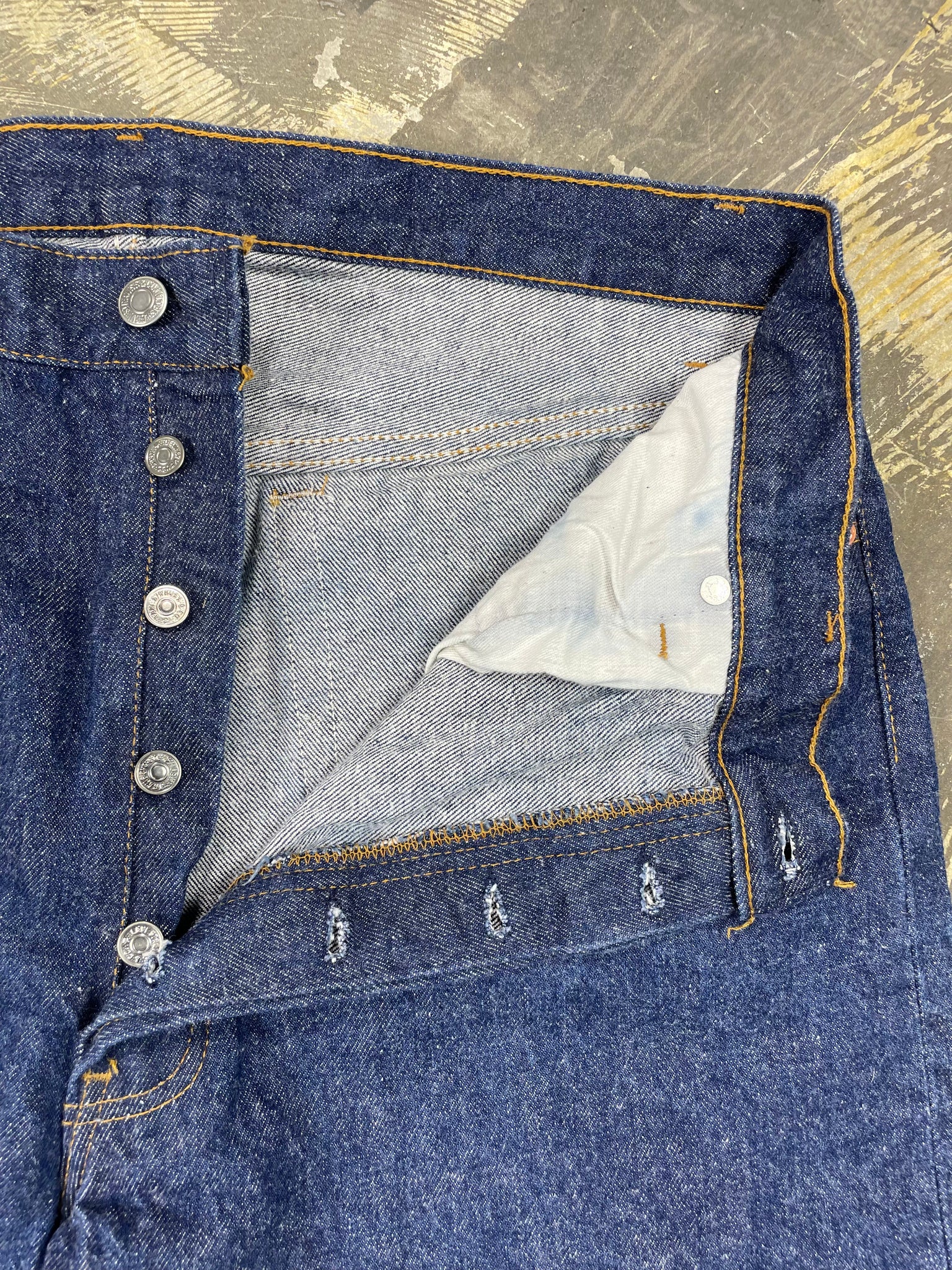 Vintage Levi 501 USA Transitional One Wash Denim Jeans (JYJ-0222)