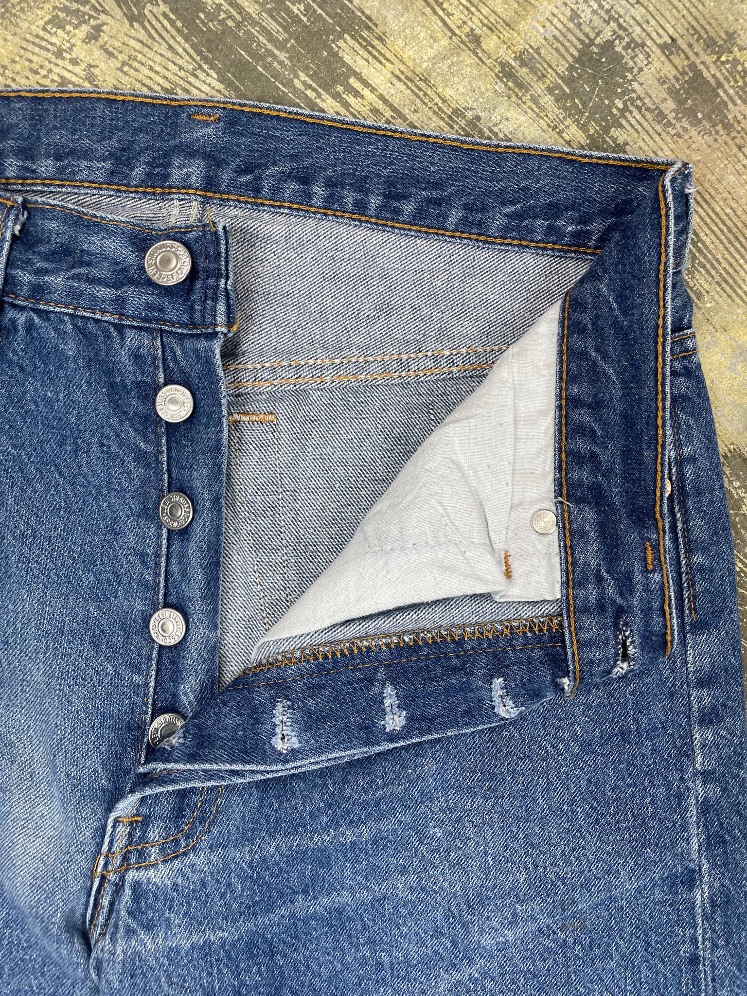 Vintage levi jeans deals
