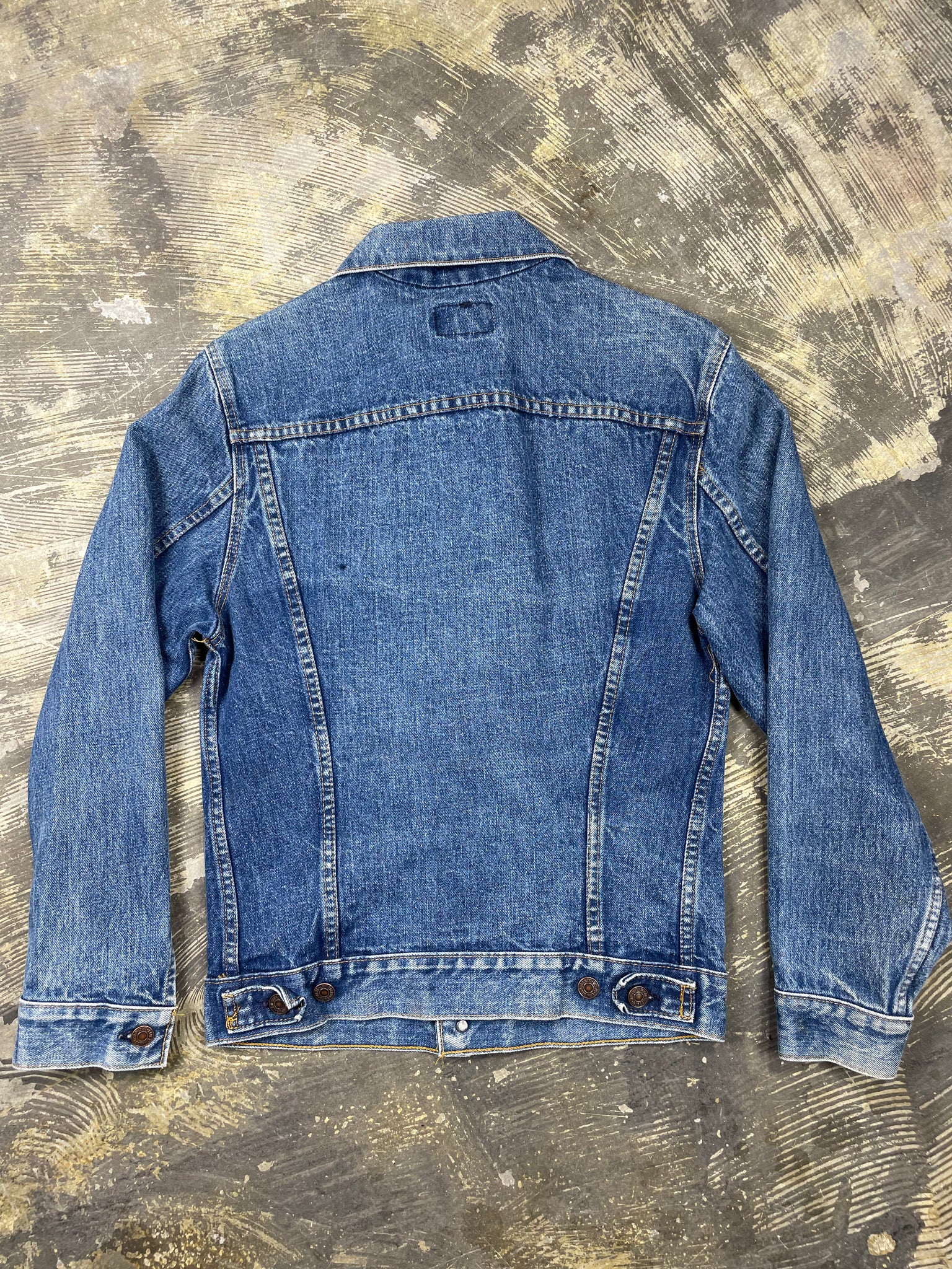 Vintage Levi 2-Pocket USA Indigo Denim Trucker Jacket (JYJ-147)