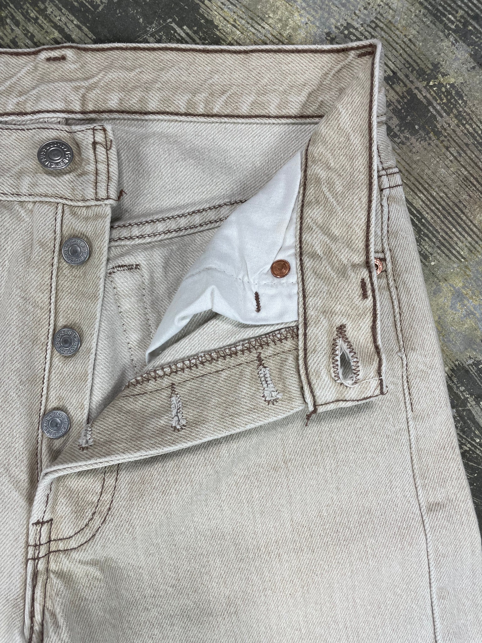 Tan levi online jeans 501