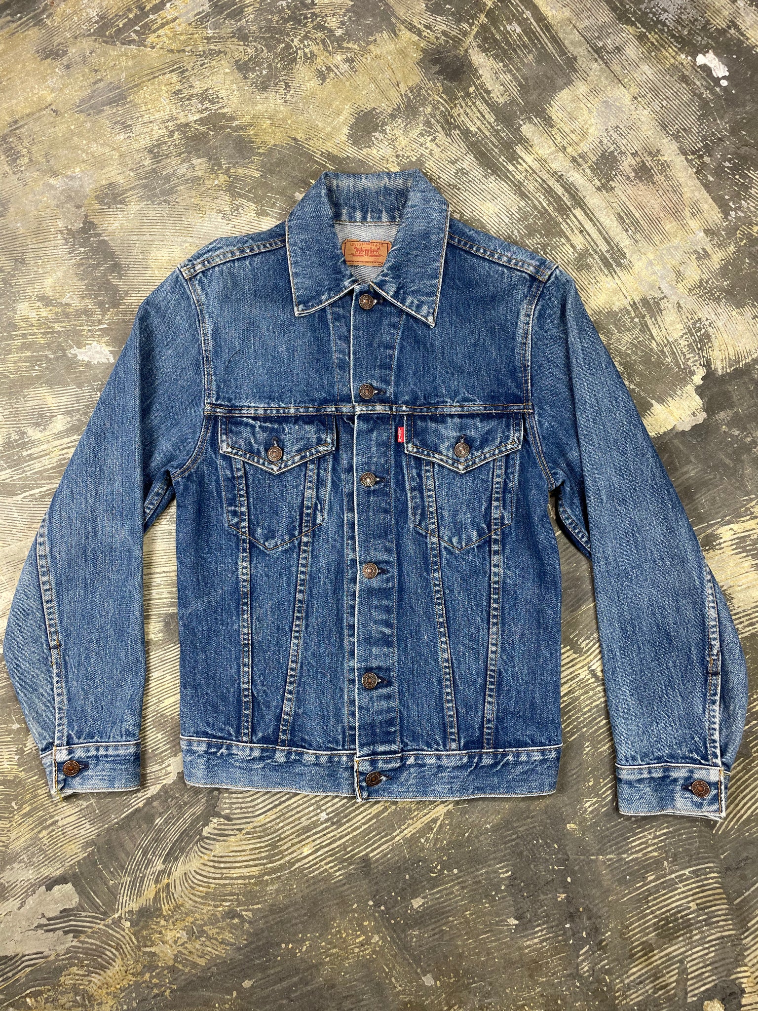 Vintage Levi 2-Pocket USA Indigo Denim Trucker Jacket (JYJ-147)